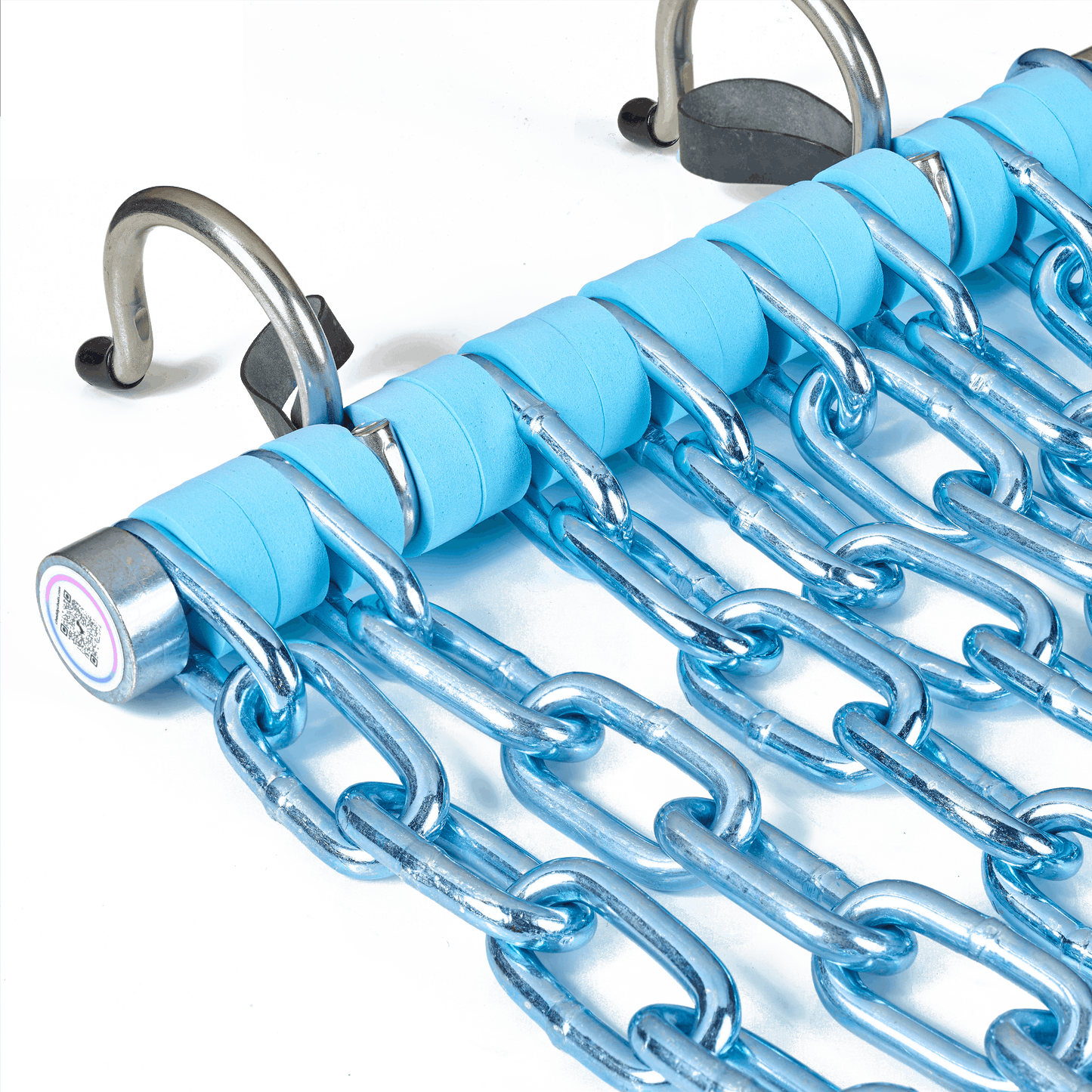 Close-up of Cheddy Chain Blue lacrosse shooting target showing galvanized steel chain links